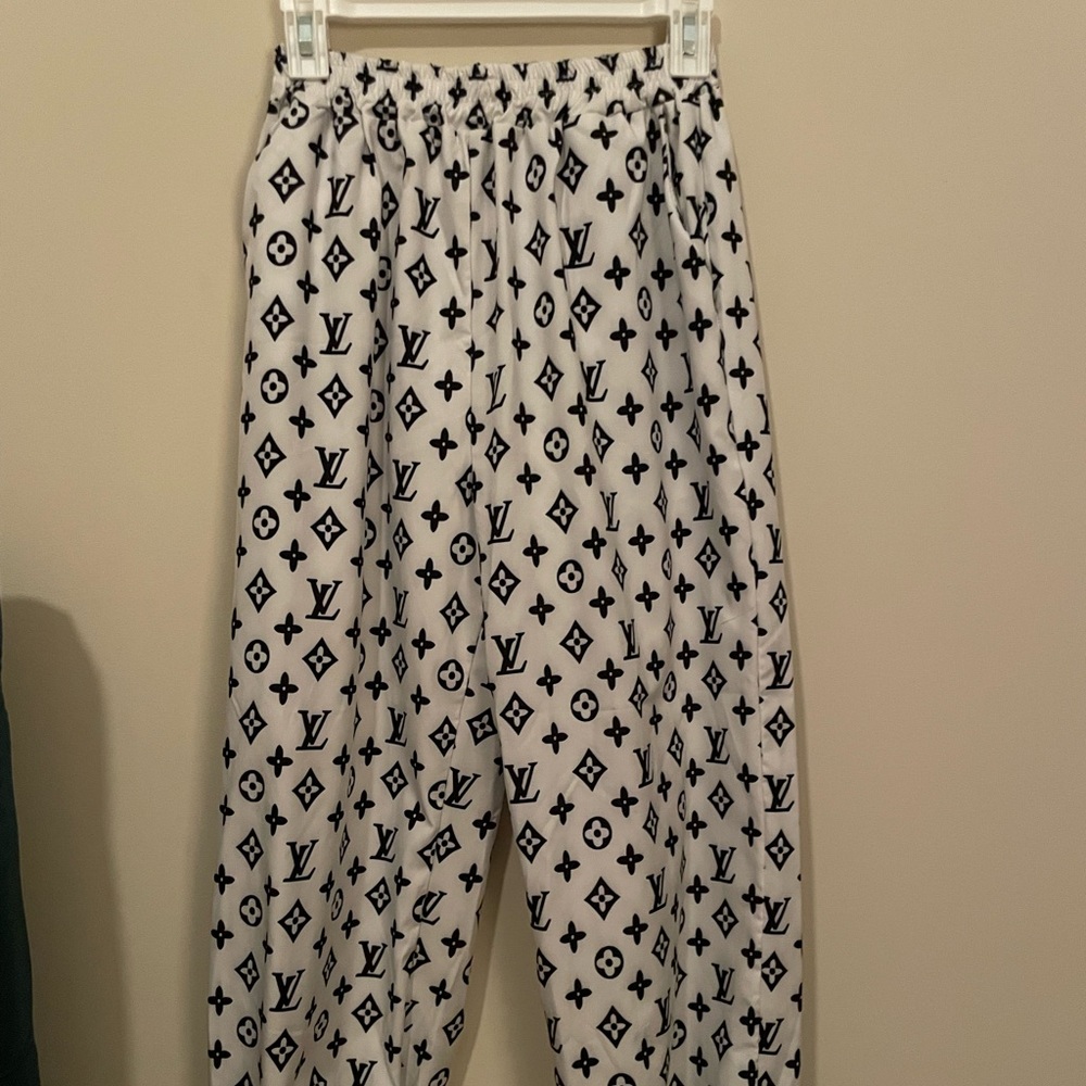 Louis V joggers one size